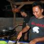 Indonésie - nasi goreng dans une échoppe en bord de route