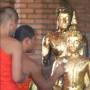 Thaïlande - moines faisant des donations