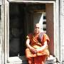 Cambodge - un moine qui pose pour nous