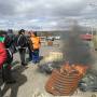 Chili - Grevistes argentins  bloquants la route pour Puerto Natales, je ne savais pas que les pneus brulaient aussi facilement