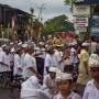 Indonésie - Cérémonie ne pleine rue