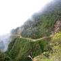 Bolivie - Route de la mort, en VTT. Officiellement, la route la plus dangereuse au monde