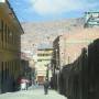 Bolivie - belle photo representative de la ville : on dirait vraiment une montagne urbaine !