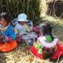Pérou - Enfants sur l´ile flottante UROS