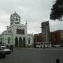 Pérou - La vieille cathedrale et la nouvelle a Pisco. Et oui, tout est detruit ds cette ville ou on vient d arriver a cause du tremblement de terre de 2007...