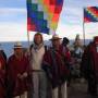 Bolivie - mes potes avec le drapeau des indigènes boliviens