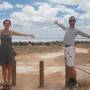 Australie - Nico et Kali devant un lac salé du désert