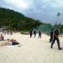 Malaisie - Arrivée en masse de policiers sur la plage au Pulau Perhentian pour faire fermer les paillotes illégales... Pour la petite histoire, elles ont toutes été reconstruites sitôt leurs dos tournés... Quelle autorité !