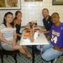 Malaisie - Repas avec Jamie et Joe. Découverte du chicken et fish chop. Sorte de poulet ou poisson frits accompagnés de petits légumes