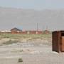 Mongolie - Un classique de ces villages. Les WC partagés et au centre des rues ... 