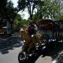 Indonésie - manege pour enfant sur la route