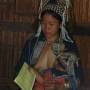 Laos - Femme Akha et son enfant
