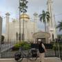 Malaisie - Abraham , mon velo et la grande mosque Omar Ali Saifuddein
