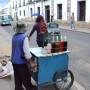 Bolivie - vie quotidienne - vendeur de limonade