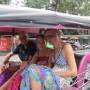 Thaïlande - la joyeuse famille en tuk tuk