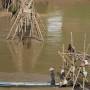 Laos - pont de bambou construit pendant la saison sèche 