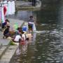 Chine - Les femmes lavent leur linge dans la rivier