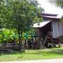 Cambodge - maison traditionnelle sur pilotis