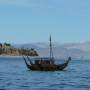 Bolivie - Le Titicaca et  un bel exemple de bateau typique !