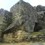 Pérou - Ici, c un toit en pierre, c la montagne, autour de laquelle les incas ont dresse une maison.