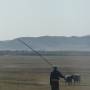 Mongolie - Pecheur cherchant desesperemment la mer