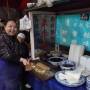 Chine - Miam ! Gateau de riz au sirop de rose sur lit de cacaouete