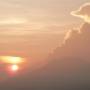 Indonésie - Lever  du soleil en haut du mont...