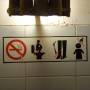 Cambodge - Pour le fans de panneaux dans les toilettes !