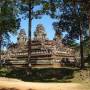 Cambodge - Ta Keo : temple-pyramide massif d environ 50m...