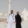 Émirats Arabes Unis - Titi et Van en djellabah à la grande mosquée d