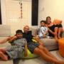 Malaisie - Photo dans la maison de Jamie et Joe accompagné de leurs deux fils, Jared à gauche et Jordan à droite