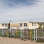 Mongolie - Sa petite ecole soignee, aux couleurs passees ..