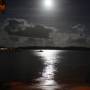 Nouvelle-Zélande - Lever de lune sur la plage à Pahia