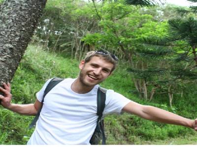 Yohann dans la forêt