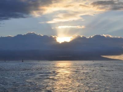 Coucher de soleil, Moorea sous les nuages