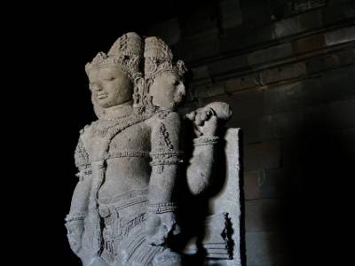 Statue, intérieur du temple