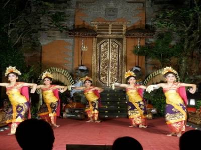 Spectacle Legong Dance