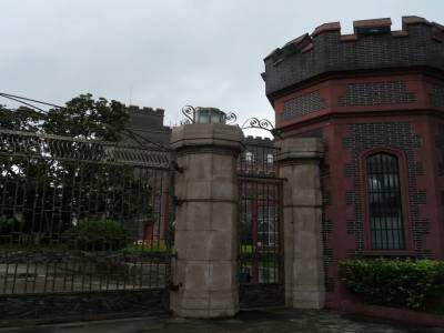 usine de traitement de eaux ou chateau fort ?