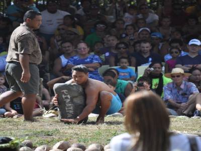 Le lever de pierre; celle-ci pèse 120kg