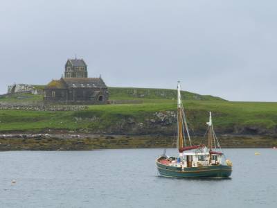 Fifty au mouillage à Canna