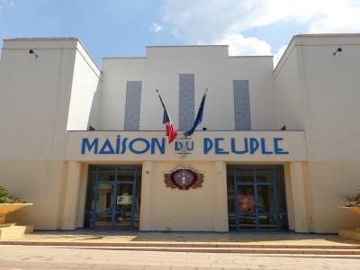 la maison du peuple , place Réda Caire , Saint Zacharie
