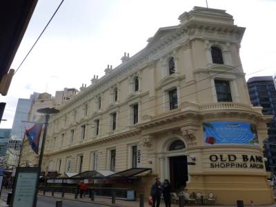 Banque reconvertit en gallerie marchande