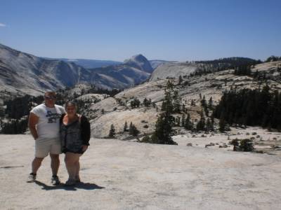 Nous (et en arrière plan the famous half dome)