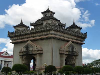 patuxai ou arc de triomphe