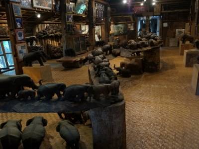 Atelier de sculpture d'éléphant