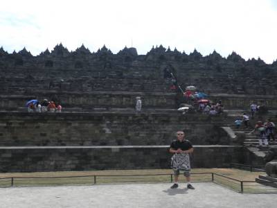gigantesque Borobudur