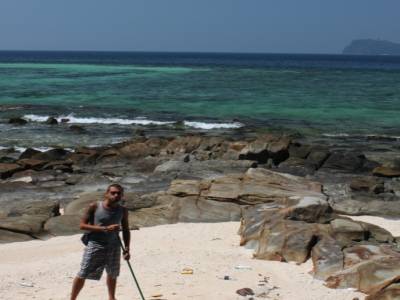Les déchets sur la plage de Manukan