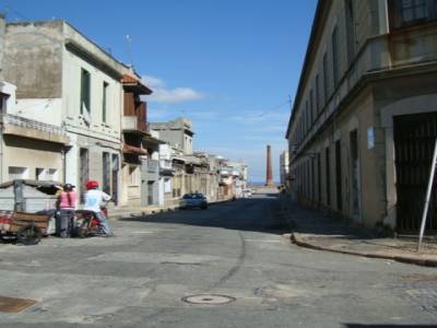 une rue en dehors du quartier touristique