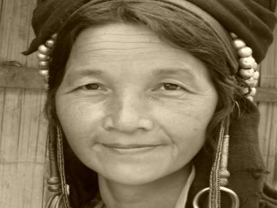 Femme Akha
