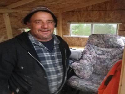 Paul-Yvan, dans la hutte de chasse